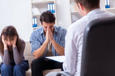 Aile sorunları için aile terapisti