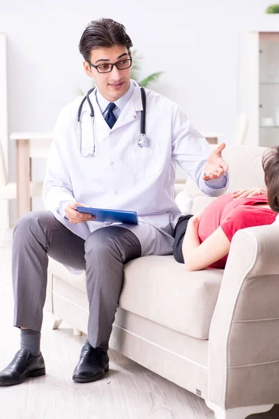 Pregnant woman patient visiting doctor for regular check-up — Stock Photo, Image