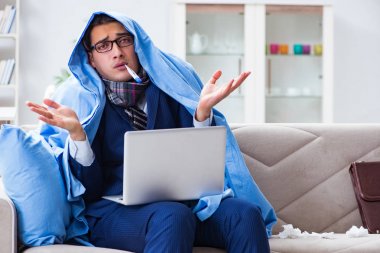 Hasta işadamı grip nedeniyle evden çalışıyor.