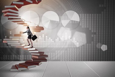 İş kadını iyi bir eğitim aldıktan sonra terfi etti