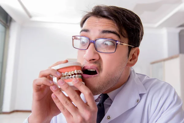 Dentista in concetto medico in ospedale — Foto Stock