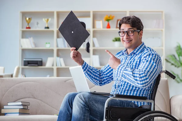 Jonge student rolstoel in gehandicaptenconcept — Stockfoto