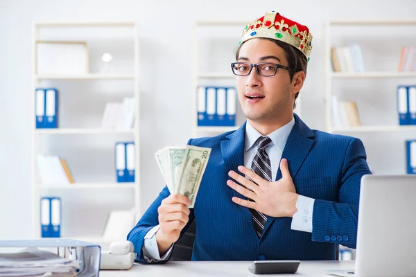 Businessman king with money in the office — Stock Photo, Image