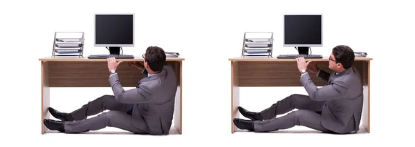 Biznesmen ukrywający się w biurze — Zdjęcie stockowe
