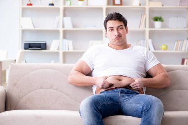 Diyet konseptinde şişman obez adam