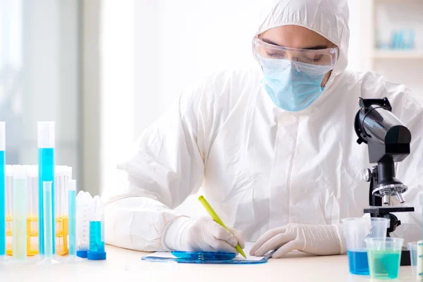 Young chemist student working in lab on chemicals — Stock Photo, Image