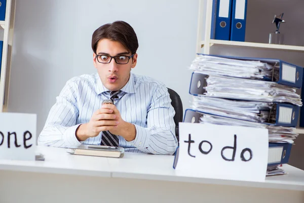 Zakenman niet aan zijn to-do lijst te leveren — Stockfoto