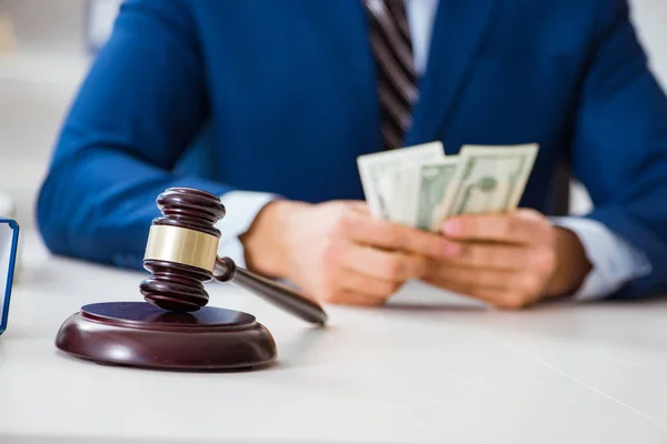 Advocaat ontvangt geld als omkoping — Stockfoto