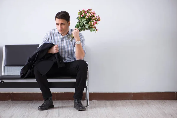 Happy dad waiting for news in maternity house — Stock Photo, Image