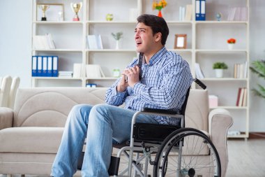 Engelli öğrenci çaresiz ve intihar ediyor.