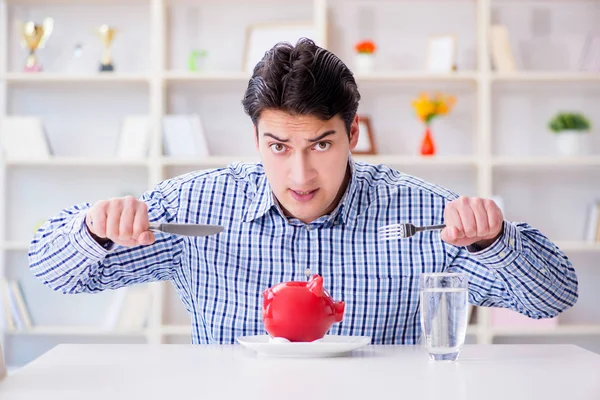 Mann geht in Restaurant das Geld aus und nutzt Ersparnisse aus — Stockfoto