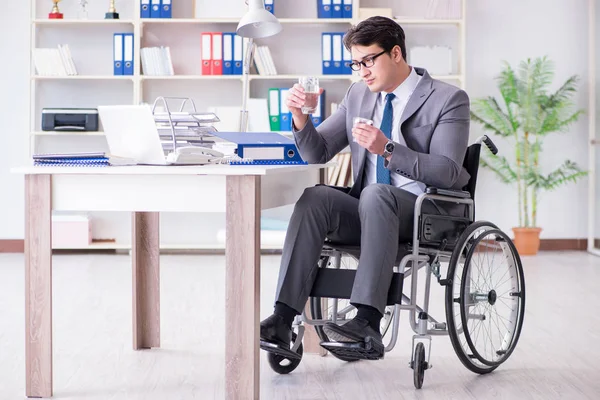 Disabled businessman working in the office — Stock Photo, Image