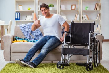 Evde iyileşen engelli adam