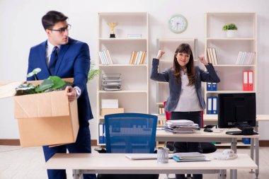 İşinden kovulan kişi.