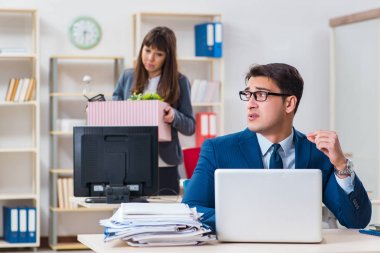 İşinden kovulan kişi.