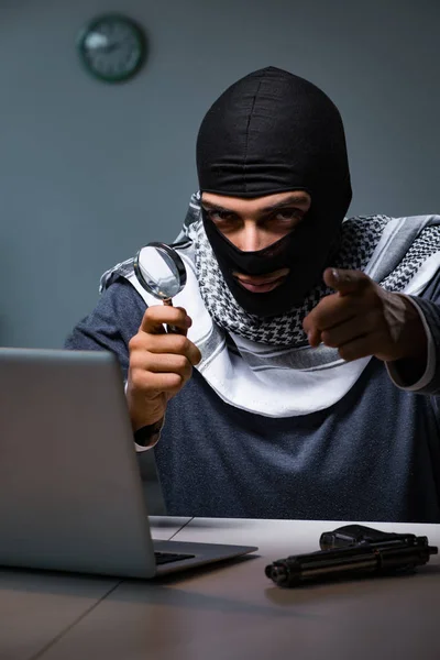 Hacker wearing balaclava mask hacking computer — Stock Photo, Image