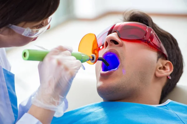 Woman dentist doctor with male patient in hospital — Stock Photo, Image