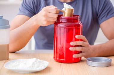Sporcu daha iyi kaslar için yeni protein takviyeleri tadıyor