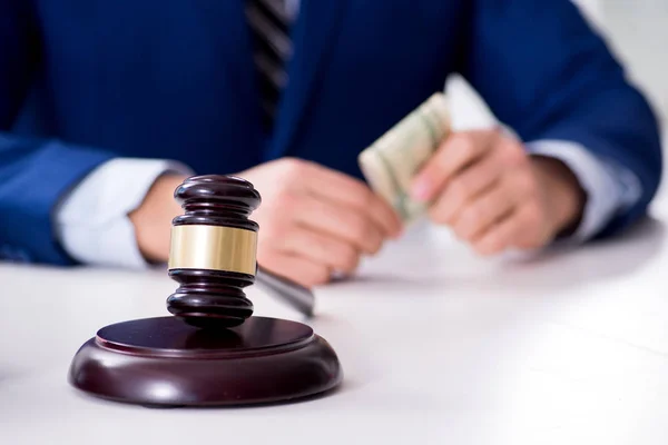 Advocaat ontvangt geld als omkoping — Stockfoto