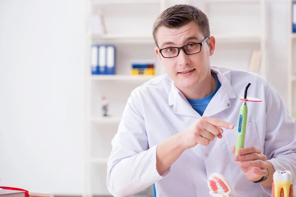 Dentist working teeth implant in medical lab — Stock Photo, Image