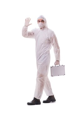 Çelik kılıflı koruyucu kıyafetli bir kriminolog.