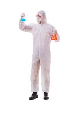Kimyager beyaz sırtlı zehirli maddelerle çalışıyor.
