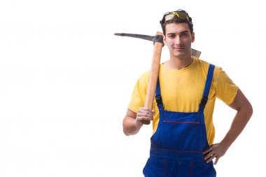 Genç adam yüklenici ile üzerine beyaz izole balta