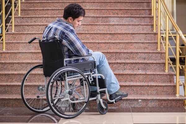 Disabled man on wheelchair having trouble with stairs — Stock Photo, Image