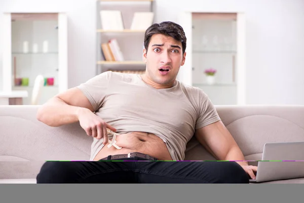 Man measuring body fat with calipers — Stock Photo, Image