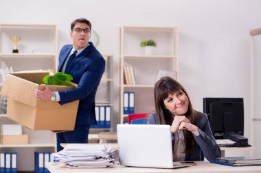 İşinden kovulan kişi.