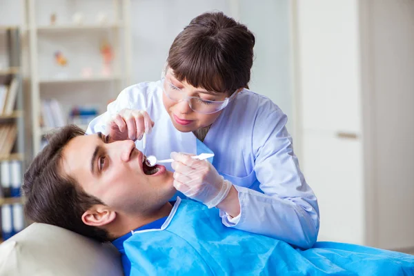 Woman dentist doctor with male patient in hospital — Stock Photo, Image