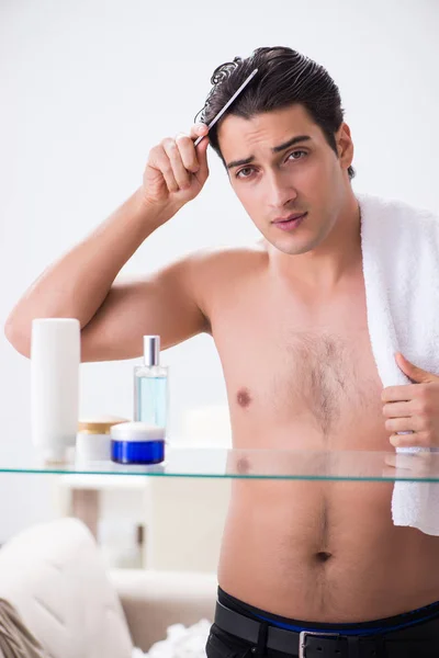 Young man is getting prepared for working day in bathroom — Stock Photo, Image