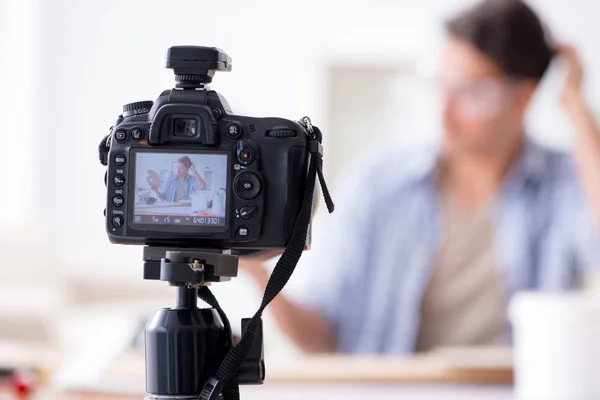 Diy blogger nahrávání videa woorworking hobby — Stock fotografie