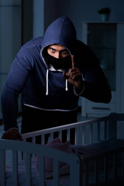 Преступное воровство ребенка в рамках концепции торговли людьми