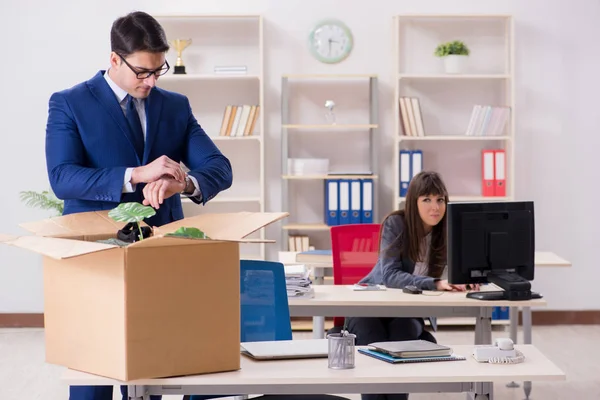 Persona despedida de su trabajo — Foto de Stock