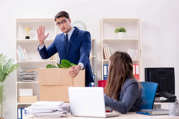 Person som fått sparken från sitt arbete — Stockfoto