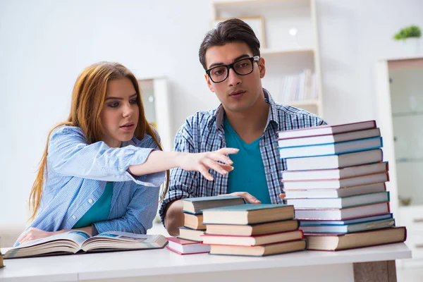Pair of students studying for university exams — Stock Photo, Image