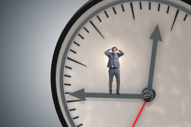 Zaman yönetimi kavramında iş adamı