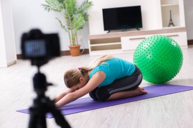 vlog için spor blogcusu kayıt videosu