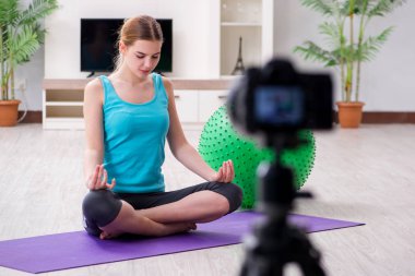 vlog için spor blogcusu kayıt videosu