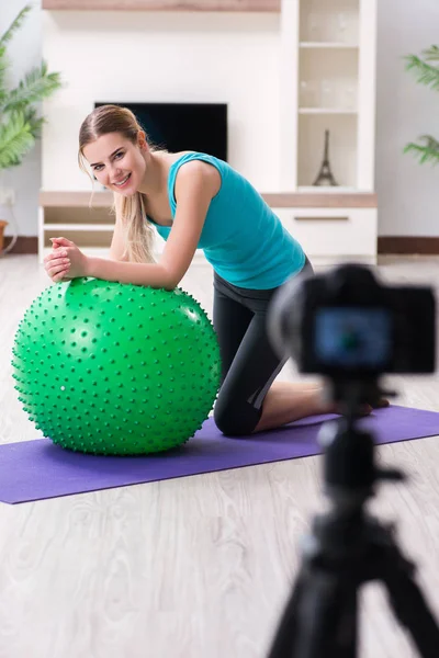 Sport blogger opname video voor vlog — Stockfoto