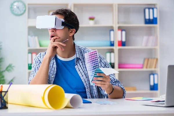 Jonge ontwerper met virtual reality VR bril — Stockfoto