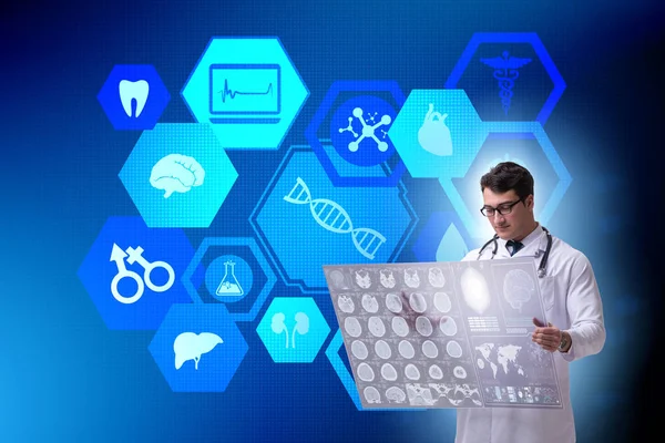 Telemedicine concept with doctor looking at x-ray image — Stock Photo, Image