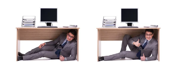 事務所に隠れてるビジネスマン — ストック写真