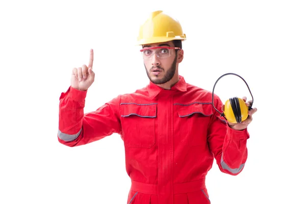 Junger Arbeiter mit geräuschunterdrückenden Kopfhörern auf weißem Grund — Stockfoto