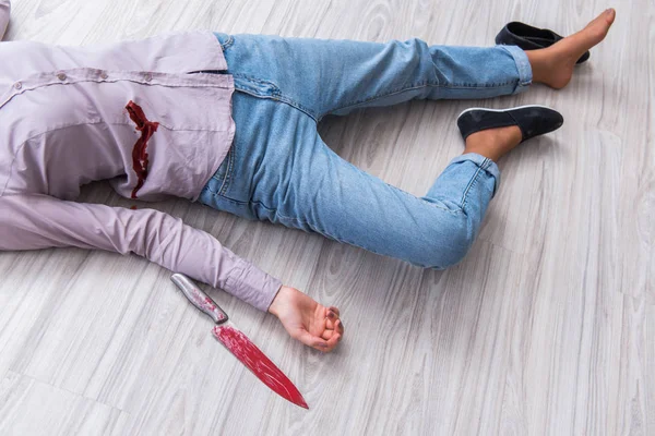 Dead woman on the floor after commiting suicide — Stock Photo, Image