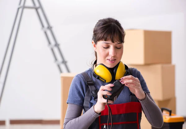 Woman contractor with measuring tape — Stock Photo, Image