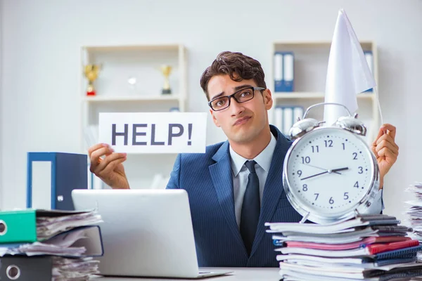 Geschäftsmann wirft weiße Fahne und gibt auf — Stockfoto