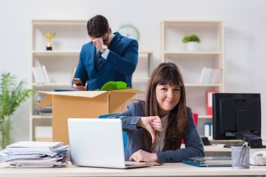 İşinden kovulan kişi.