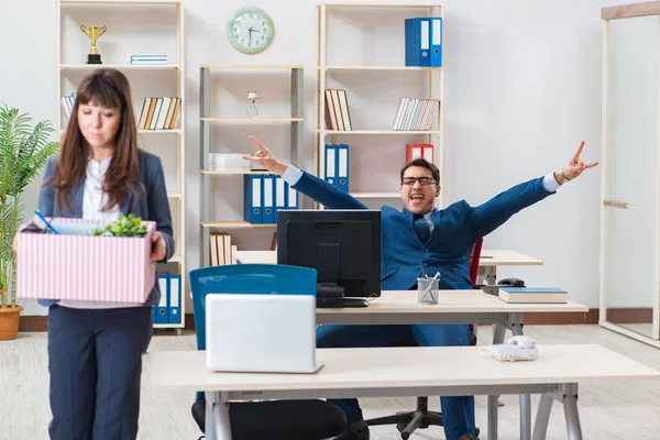 Person som fått sparken från sitt arbete — Stockfoto